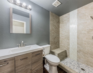 207 Baldwin St - Photo Thumbnail 13