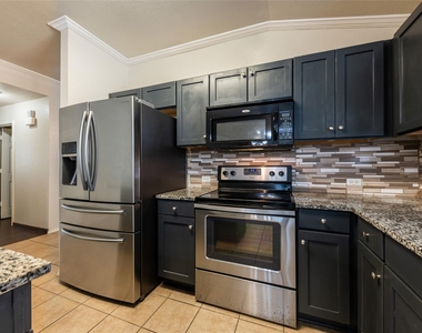 207 Baldwin St - Photo Thumbnail 1