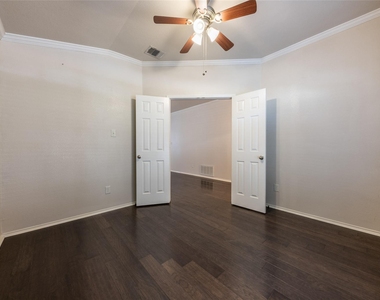 207 Baldwin St - Photo Thumbnail 4