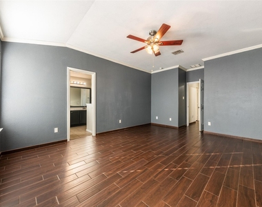 207 Baldwin St - Photo Thumbnail 11