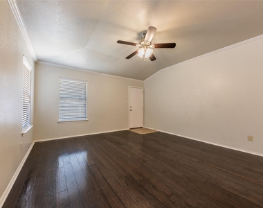 207 Baldwin St - Photo Thumbnail 12
