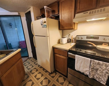 701 W 25th St - Photo Thumbnail 3