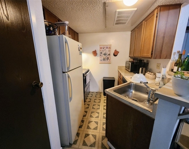 701 W 25th St - Photo Thumbnail 1