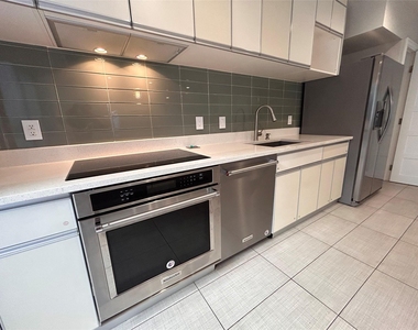 8922 Trone Cir - Photo Thumbnail 8