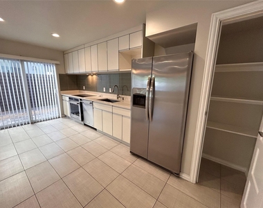 8922 Trone Cir - Photo Thumbnail 5
