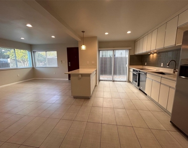 8922 Trone Cir - Photo Thumbnail 3