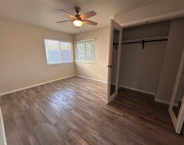 8922 Trone Cir - Photo Thumbnail 18