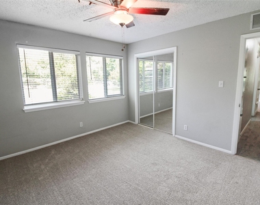 11705 Cherokee St - Photo Thumbnail 6