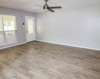 11705 Cherokee St - Photo Thumbnail 1