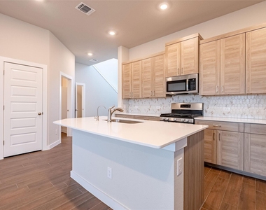 12617 Sea Gull Way - Photo Thumbnail 7