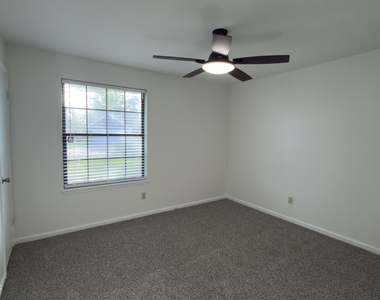 7914 Longshadow Court - Photo Thumbnail 12