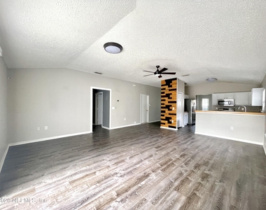 519 Chancellor Drive E - Photo Thumbnail 2