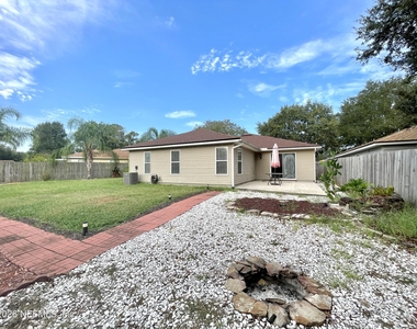 519 Chancellor Drive E - Photo Thumbnail 7