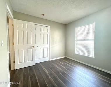 7329 Lawn Tennis Lane - Photo Thumbnail 10