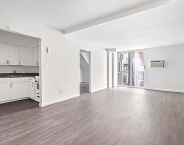 88 Fulton Street - Photo Thumbnail 2