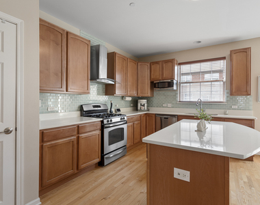 106 Creekbend Court - Photo Thumbnail 6