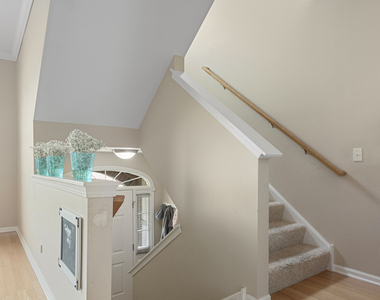 106 Creekbend Court - Photo Thumbnail 10
