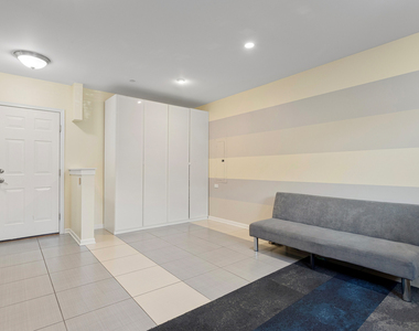 106 Creekbend Court - Photo Thumbnail 9