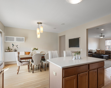 106 Creekbend Court - Photo Thumbnail 8