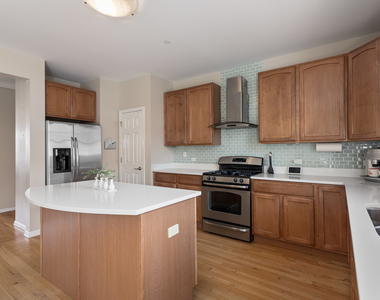 106 Creekbend Court - Photo Thumbnail 7