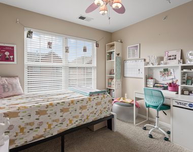106 Creekbend Court - Photo Thumbnail 16