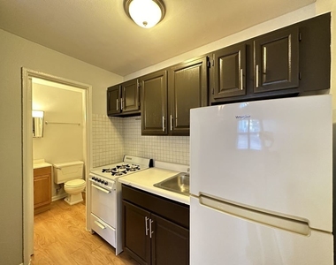 4537 N Dover Street - Photo Thumbnail 3