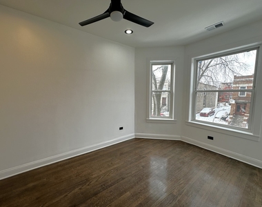1911 S Ridgeway Avenue - Photo Thumbnail 4
