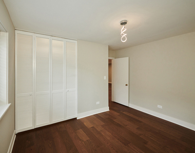 7074 N Ridge Boulevard - Photo Thumbnail 15