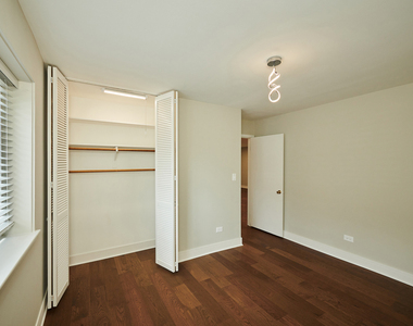 7074 N Ridge Boulevard - Photo Thumbnail 6
