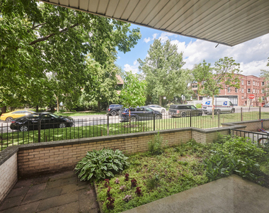7074 N Ridge Boulevard - Photo Thumbnail 4