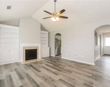 1303 Princess Drive - Photo Thumbnail 2