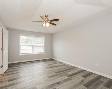 1303 Princess Drive - Photo Thumbnail 12