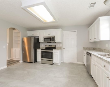 1303 Princess Drive - Photo Thumbnail 4