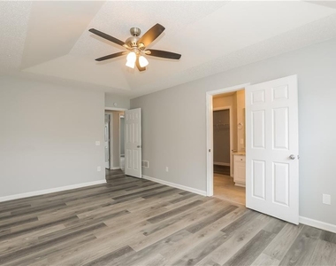 1303 Princess Drive - Photo Thumbnail 11