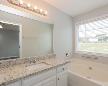 1303 Princess Drive - Photo Thumbnail 10