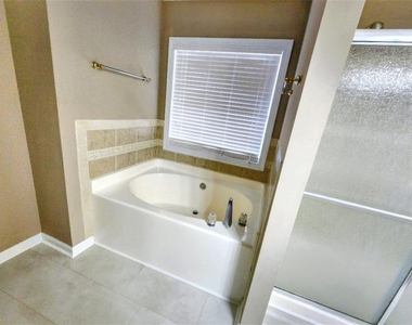 3305 Goldmist Drive - Photo Thumbnail 7