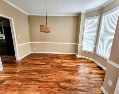 3305 Goldmist Drive - Photo Thumbnail 2