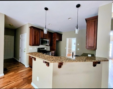 3305 Goldmist Drive - Photo Thumbnail 4