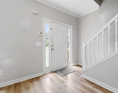 5072 Leeshire Trace - Photo Thumbnail 3