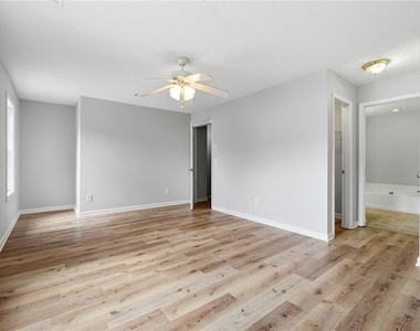 5072 Leeshire Trace - Photo Thumbnail 11