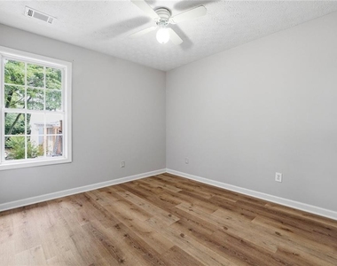 5072 Leeshire Trace - Photo Thumbnail 16