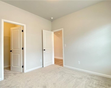 4591 Silver Oak Drive Sw - Photo Thumbnail 5