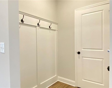 4591 Silver Oak Drive Sw - Photo Thumbnail 2