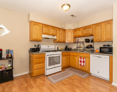 381 S Collins Street - Photo Thumbnail 4
