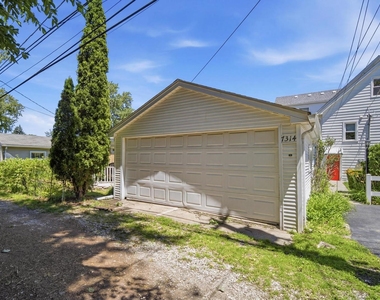 7314 N Crawford Avenue - Photo Thumbnail 12