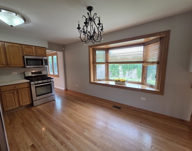 8112 Rutherford Drive - Photo Thumbnail 5
