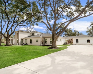 26511 Meadow Lane - Photo Thumbnail 2