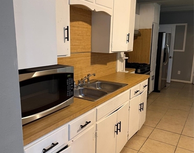 328 Garland Street - Photo Thumbnail 4