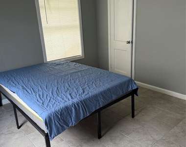 328 Garland Street - Photo Thumbnail 6