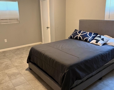 328 Garland Street - Photo Thumbnail 12